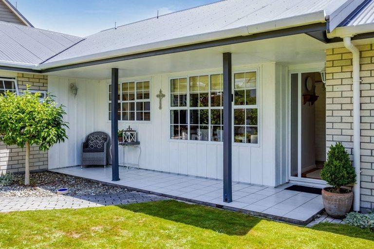 Photo of property in 11 Elder Grove, Whalers Gate, New Plymouth, 4310