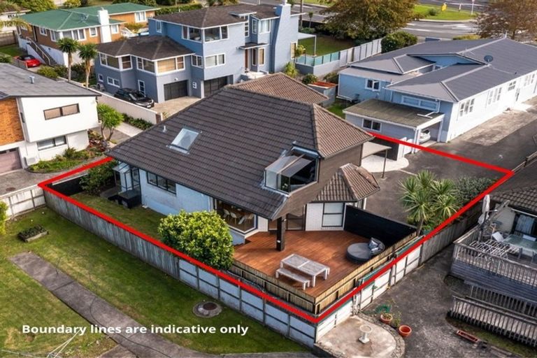 Photo of property in 2/10 Knights Road, Rothesay Bay, Auckland, 0630