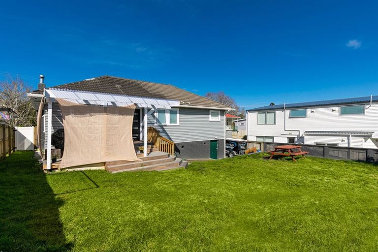 Photo of property in 68 Sylvan Crescent, Te Atatu South, Auckland, 0610