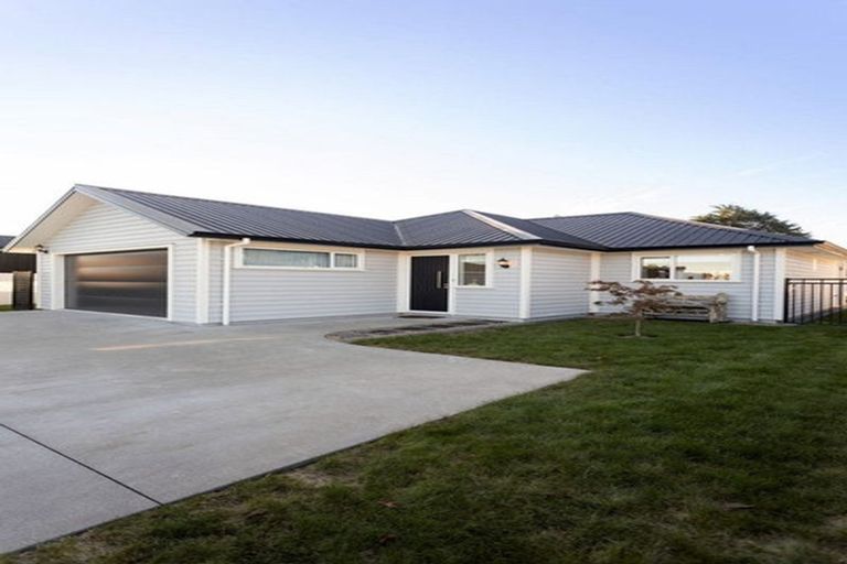 Photo of property in 22 Ruge Court, Cambridge, 3434