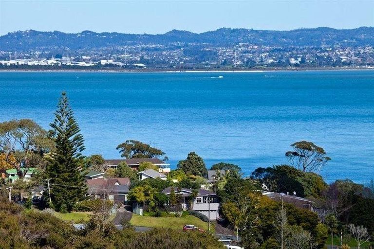 Photo of property in 19 Mariners View Road, Beach Haven, Auckland, 0626