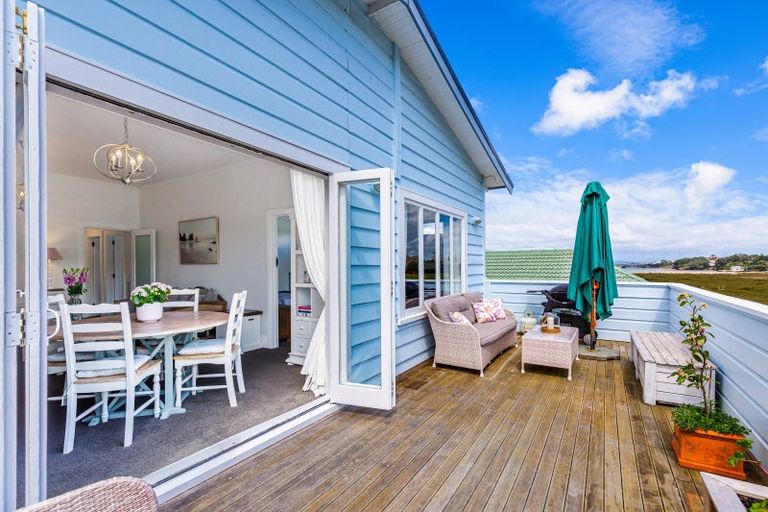 Photo of property in 1/2 Merwood Lane, Devonport, Auckland, 0624