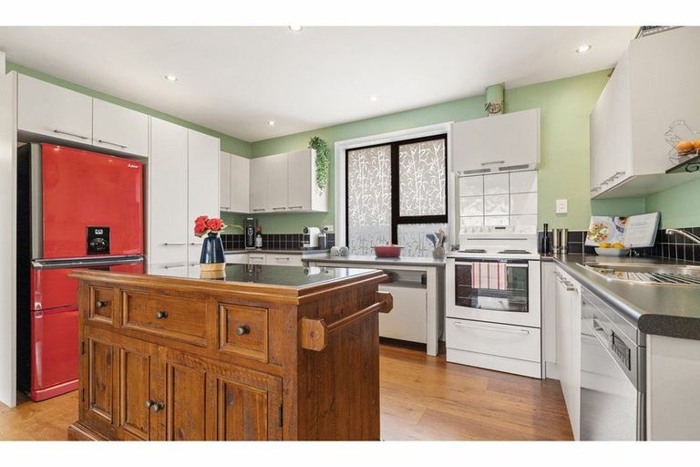 Photo of property in 18 Digby Place, Bromley, Christchurch, 8062