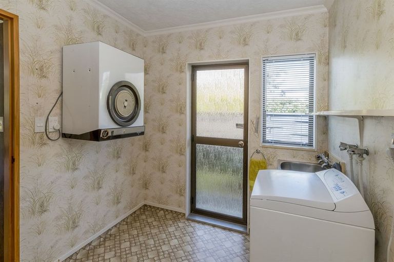 Photo of property in 25 Rauparaha Street, Waikanae Beach, Waikanae, 5036