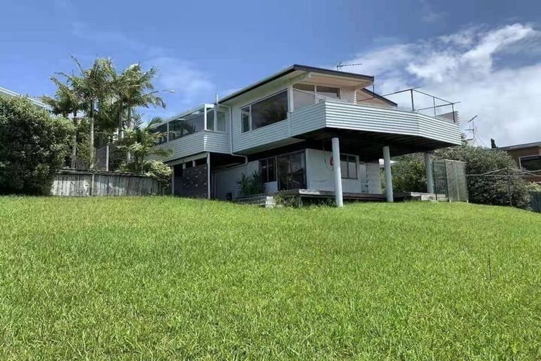 Photo of property in 37 Park Rise, Campbells Bay, Auckland, 0630