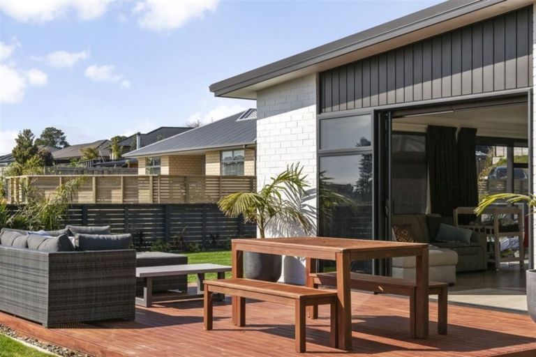 Photo of property in 2 Piper Way, Glen Avon, New Plymouth, 4312