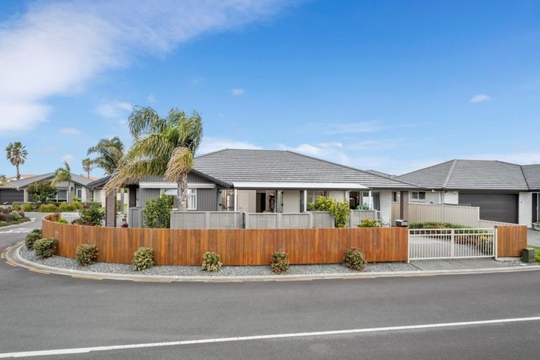 Photo of property in 4 Sandspit Way, Papamoa Beach, Papamoa, 3118
