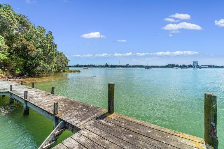 Photo of property in 105 Aeroview Drive, Beach Haven, Auckland, 0626