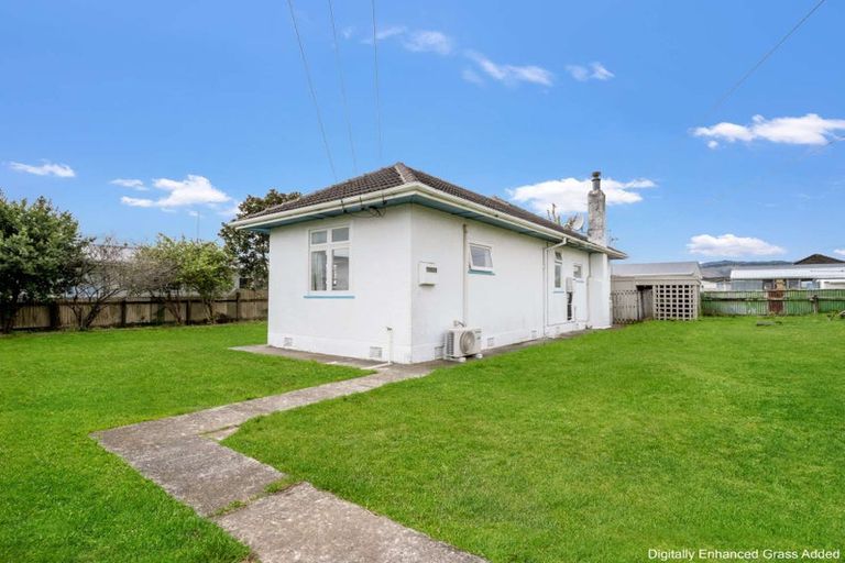 Photo of property in 104 Bartholomew Road, Levin, 5510