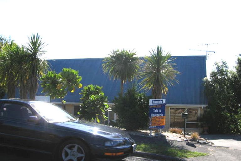 Photo of property in 20 Squirrel Lane, Browns Bay, Auckland, 0630