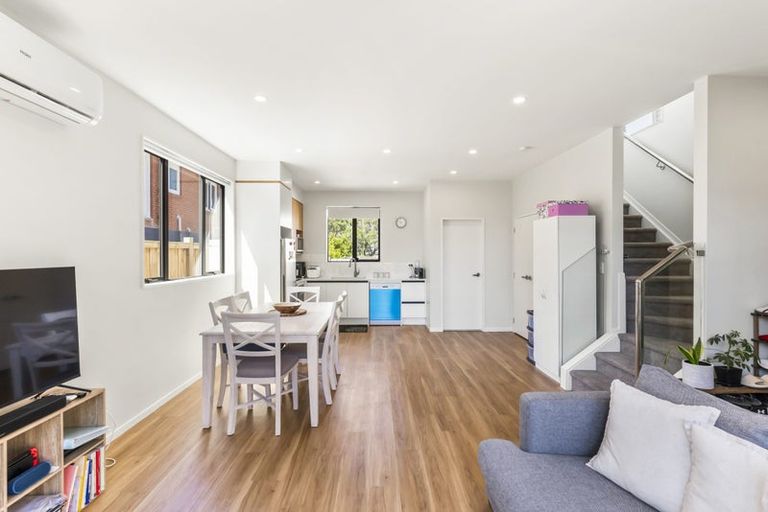 Photo of property in 423 Glenfield Road, Glenfield, Auckland, 0629