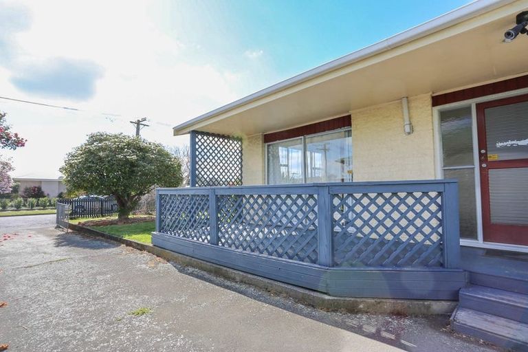 Photo of property in 53 Martbern Crescent, Bishopdale, Christchurch, 8053