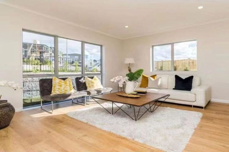 Photo of property in 11 Mettam Drive, Swanson, Auckland, 0614