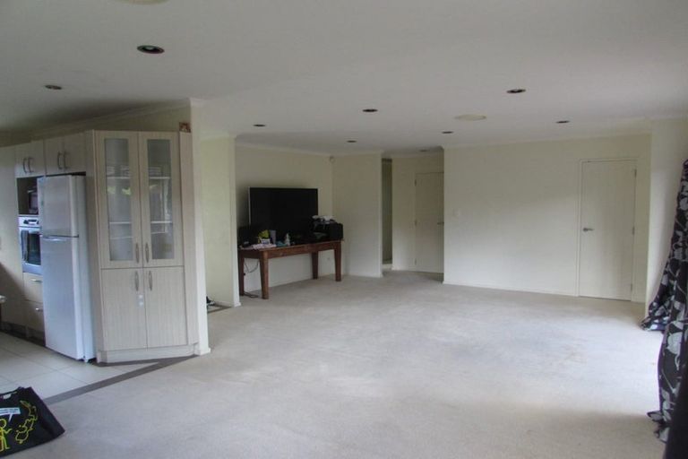 Photo of property in 60 South Kensington Way, Henderson, Auckland, 0612