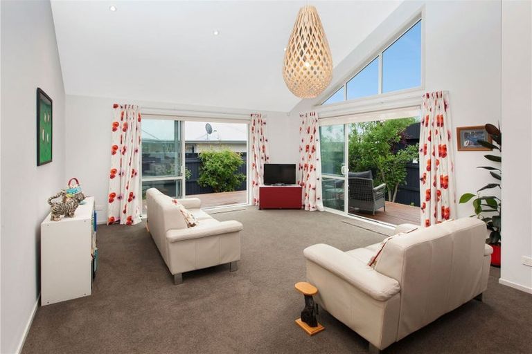 Photo of property in 139 Edgeware Road, St Albans, Christchurch, 8014