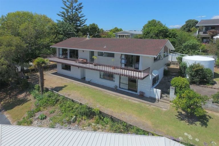 Photo of property in 16 Ladies Mile, Manly, Whangaparaoa, 0930