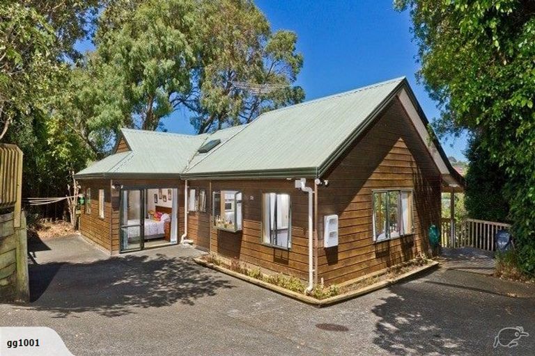 Photo of property in 2/13 Limmer Place, Browns Bay, Auckland, 0632