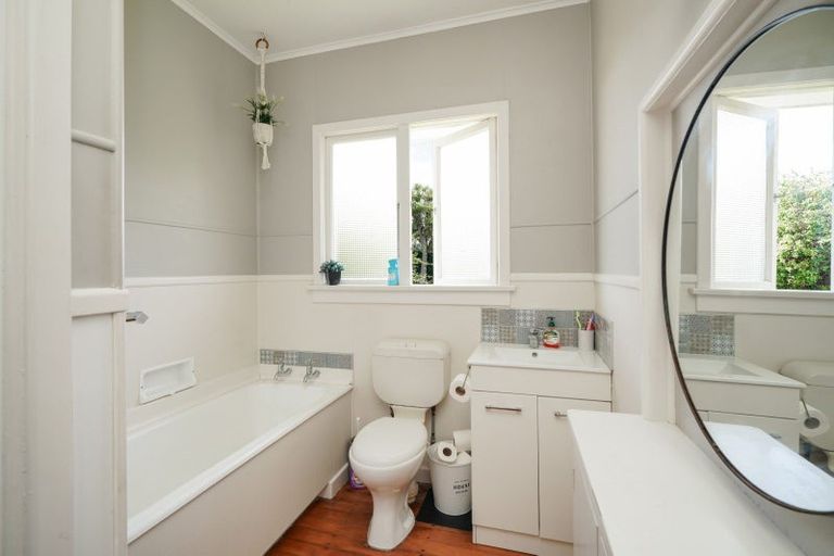 Photo of property in 1048 Lochiel-branxholme Road, Branxholme, Invercargill, 9874