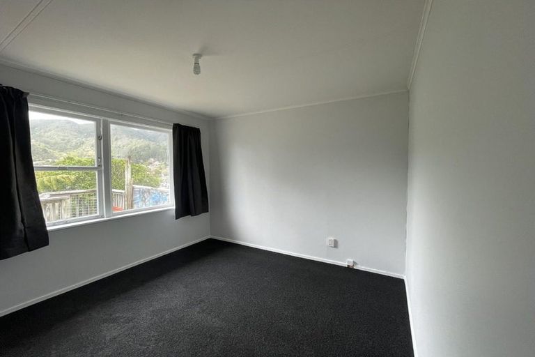 Photo of property in 17 Amundsen Grove, Stokes Valley, Lower Hutt, 5019