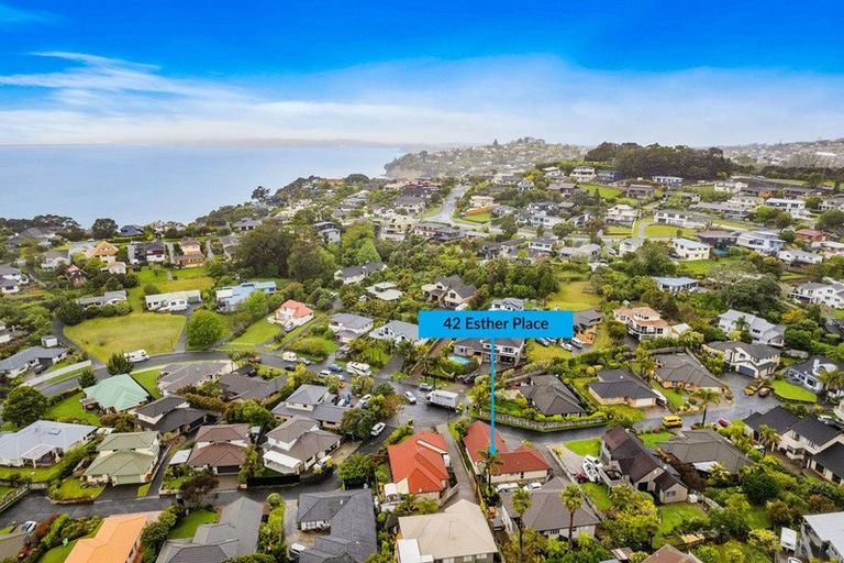 Photo of property in 1/40 Esther Place, Red Beach, 0932