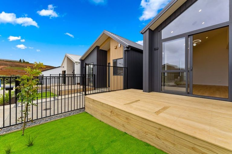 Photo of property in 14 Taukahiwi Road, Pukekohe, 2120