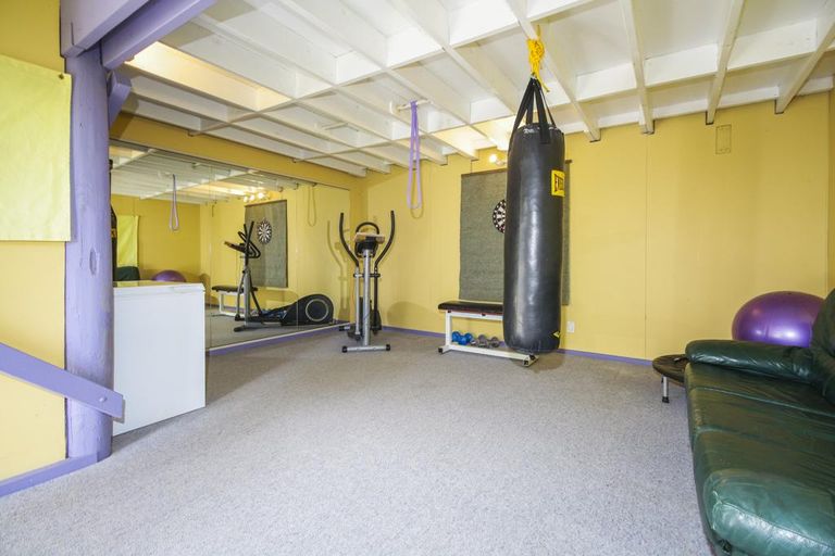 Photo of property in 20 Finlow Drive, Te Atatu South, Auckland, 0610