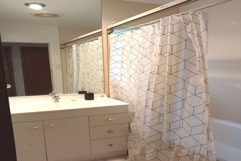 Photo of property in 2 Epsom Way, Karori, Wellington, 6012