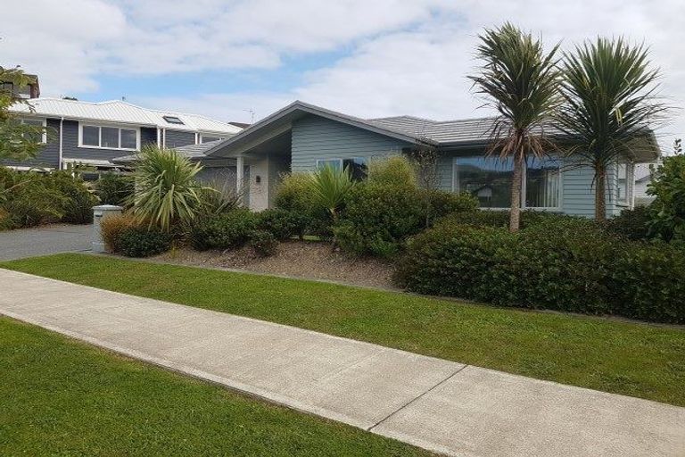 Photo of property in 56 Resolution Drive, Whitby, Porirua, 5024