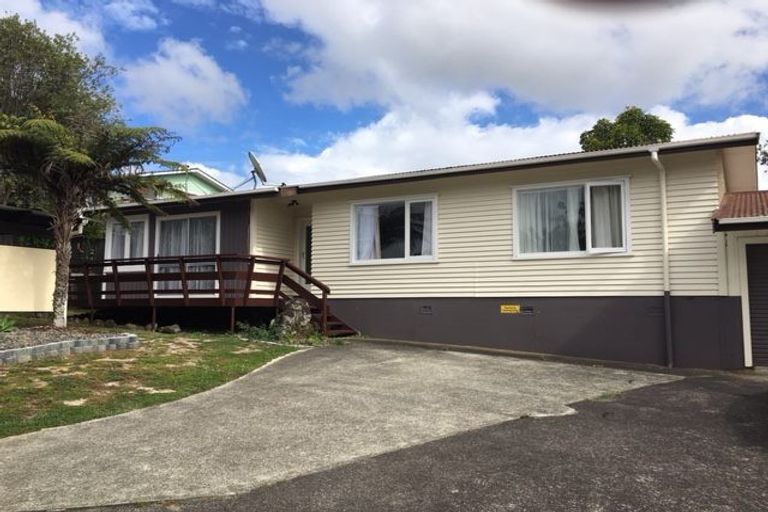 Photo of property in 37 Spence Road, Henderson, Auckland, 0612