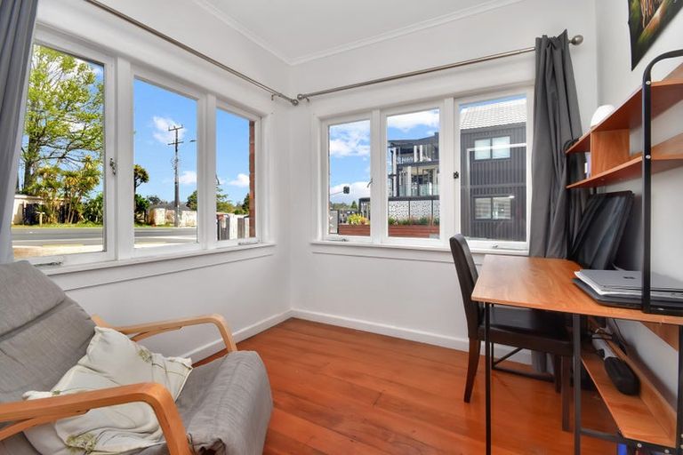Photo of property in 4039 Great North Road, Glen Eden, Auckland, 0602