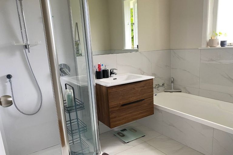 Photo of property in 37 Harrington Road, Henderson, Auckland, 0610