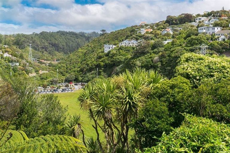 Photo of property in 18 Putnam Street, Northland, Wellington, 6012