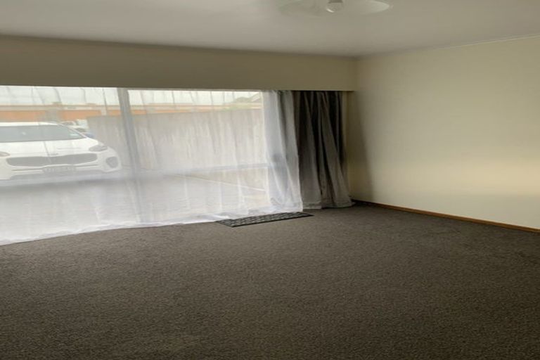 Photo of property in 2/10 Ron Keat Drive, Papakura, 2110