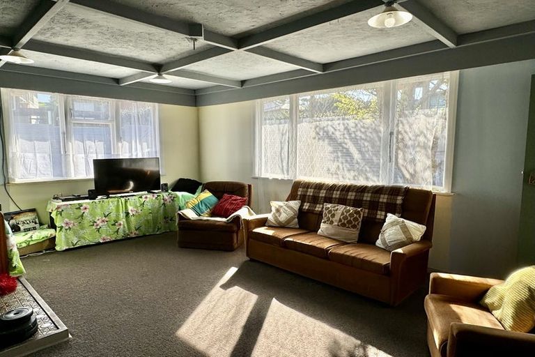 Photo of property in 102 Champion Street, Cannons Creek, Porirua, 5024