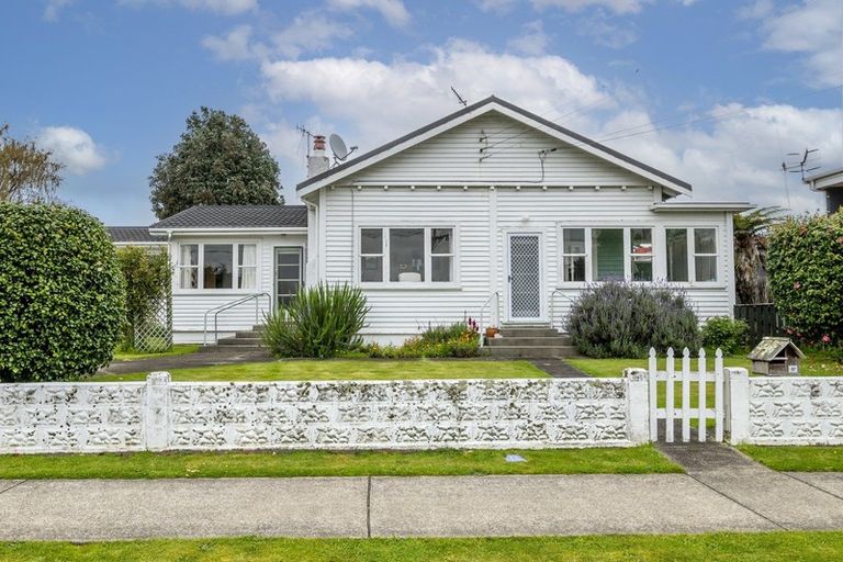 Photo of property in 17 Devon Street, Levin, 5510