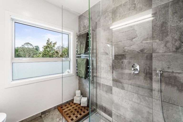 Photo of property in 110 Candia Road, Henderson Valley, Auckland, 0614