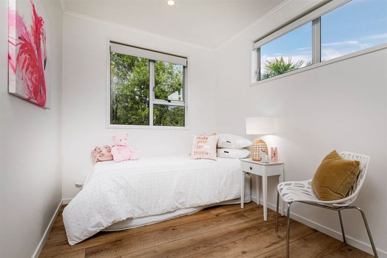 Photo of property in 10 Puketaha Road, Swanson, Auckland, 0816