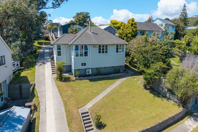 Photo of property in 15 Martin Street, Ranui, Porirua, 5024