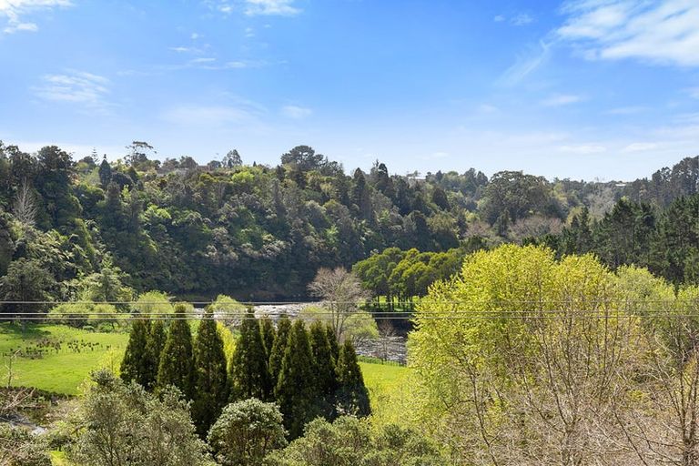 Photo of property in 9 Kapurau Lane, Merrilands, New Plymouth, 4312