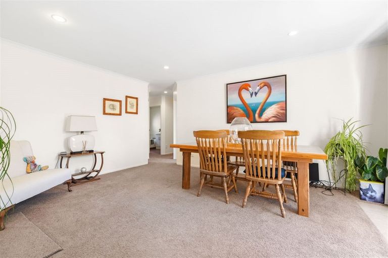 Photo of property in 36 Waiwherowhero Drive, St Andrews, Hamilton, 3200