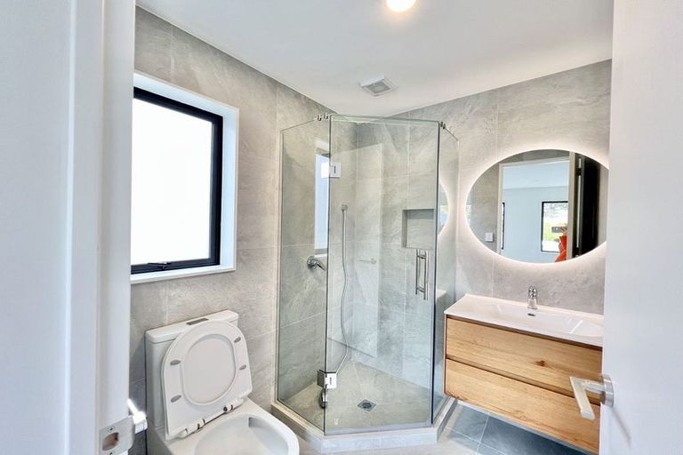 Photo of property in 7e Serrata Place, Browns Bay, Auckland, 0630