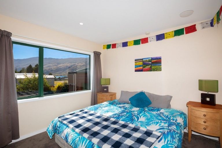 Photo of property in 2 Hector Close, Kingston, Athol, 9793