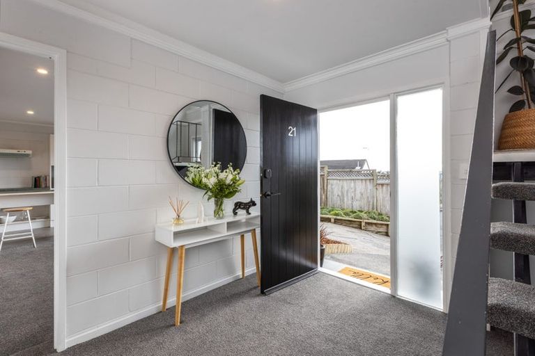 Photo of property in 1/21 Deuxberry Avenue, Northcote, Auckland, 0627
