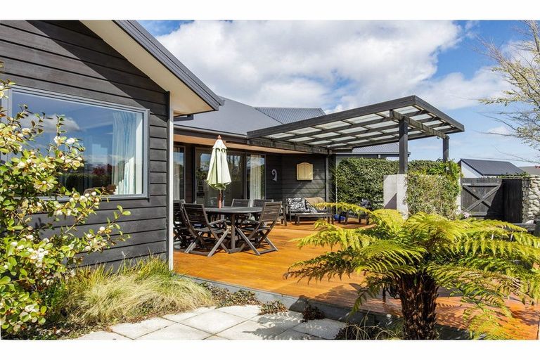Photo of property in 44 Holiday Drive, Mairehau, Christchurch, 8052