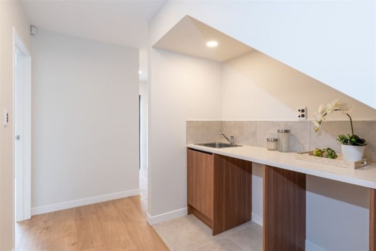 Photo of property in 8 Meritage Lane, Te Atatu South, Auckland, 0610