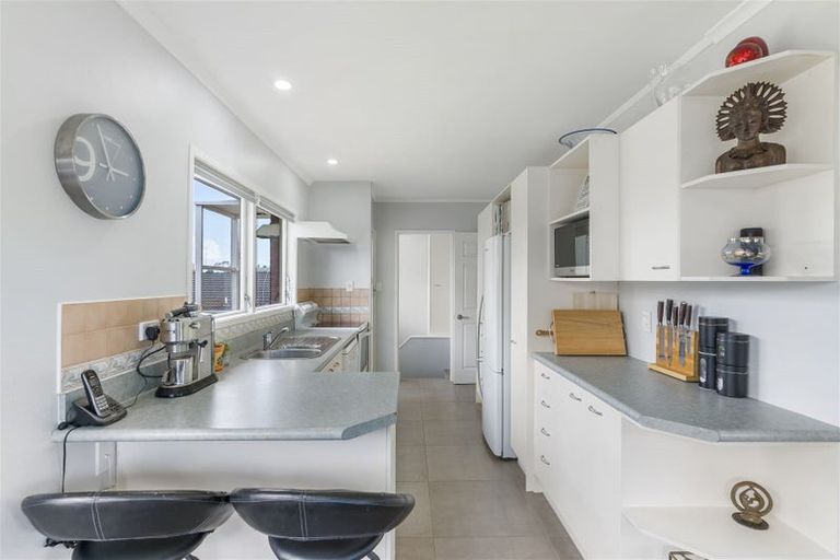 Photo of property in 3 Stansfield Place, Sunnyhills, Auckland, 2010