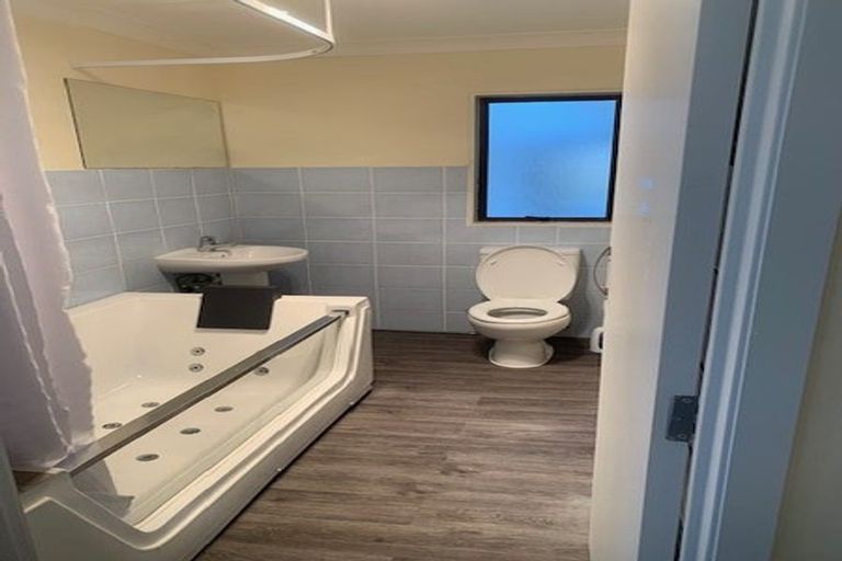 Photo of property in 33a Springs Road, Parakai, 0830