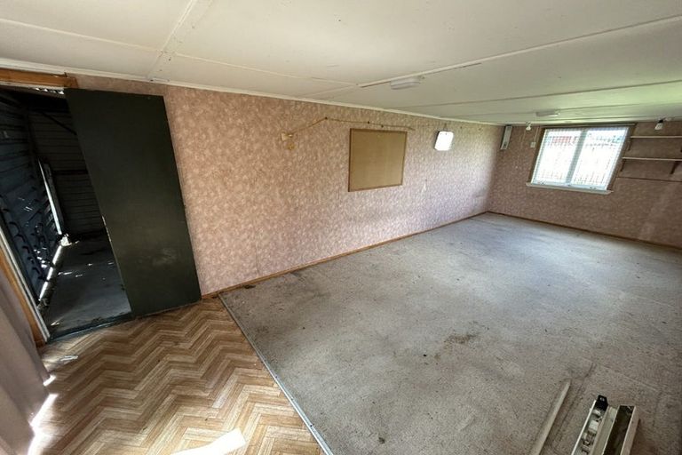 Photo of property in 21 Convair Crescent, Mangere, Auckland, 2022