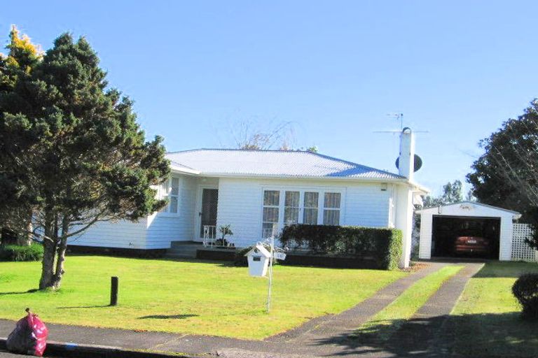 Photo of property in 16 Fernaig Street, Papakura, 2110