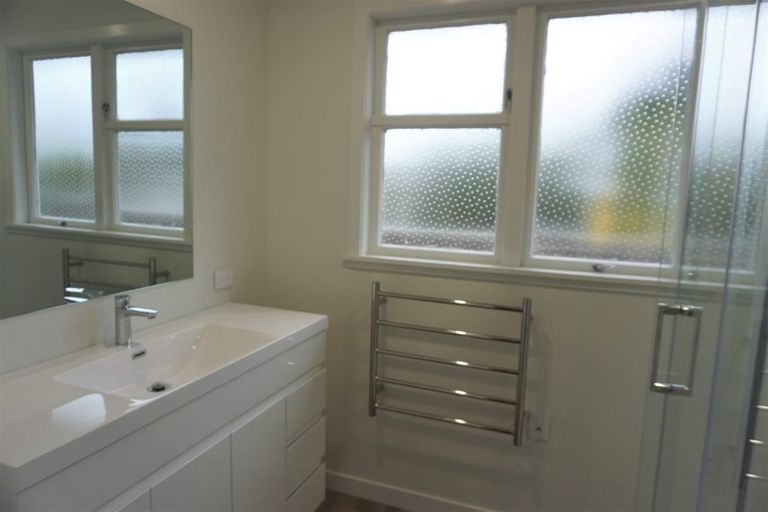 Photo of property in 28 Howard Road, Taradale, Napier, 4112